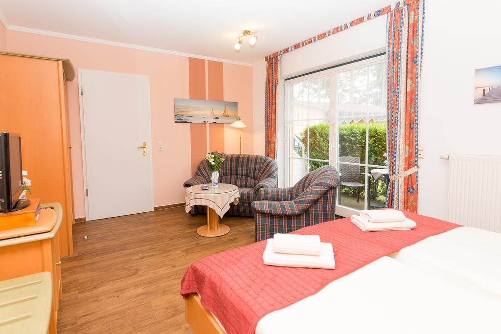Hotel Garni Am Deich Цингст Стая снимка