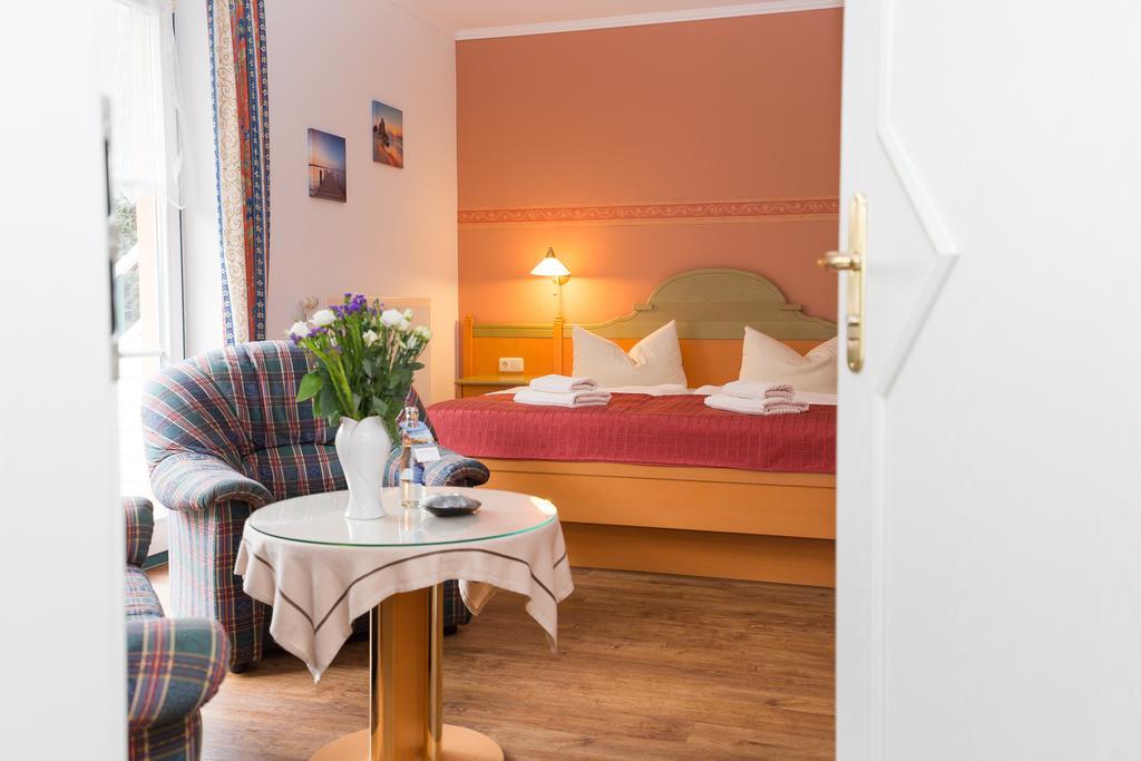 Hotel Garni Am Deich Цингст Стая снимка