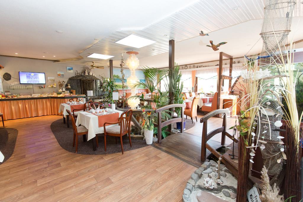 Hotel Garni Am Deich Цингст Екстериор снимка