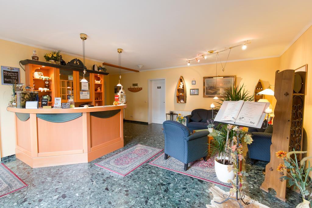 Hotel Garni Am Deich Цингст Екстериор снимка