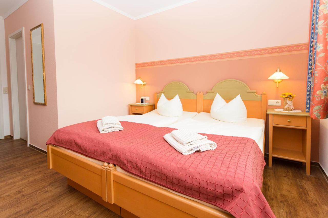Hotel Garni Am Deich Цингст Екстериор снимка