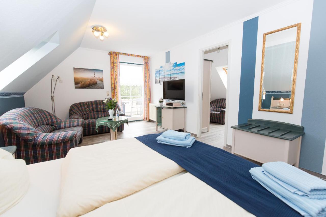 Hotel Garni Am Deich Цингст Екстериор снимка